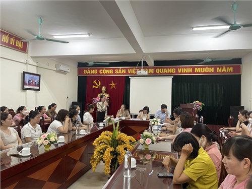 Hội nghị lấy phiếu tín nhiệm đồng chí Nguyễn Thị Oanh - hiệu trường. kết thúc nhiệm kỳ 5 năm.
